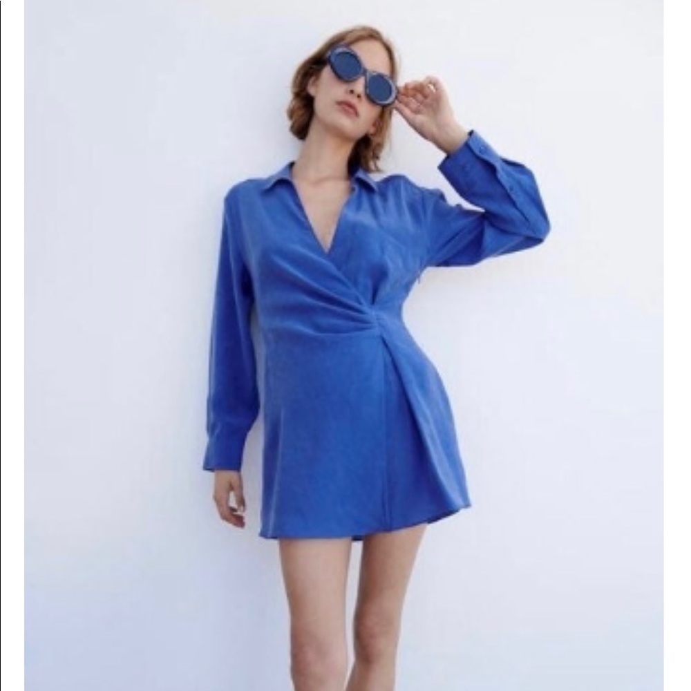 Blue wrap dress collar